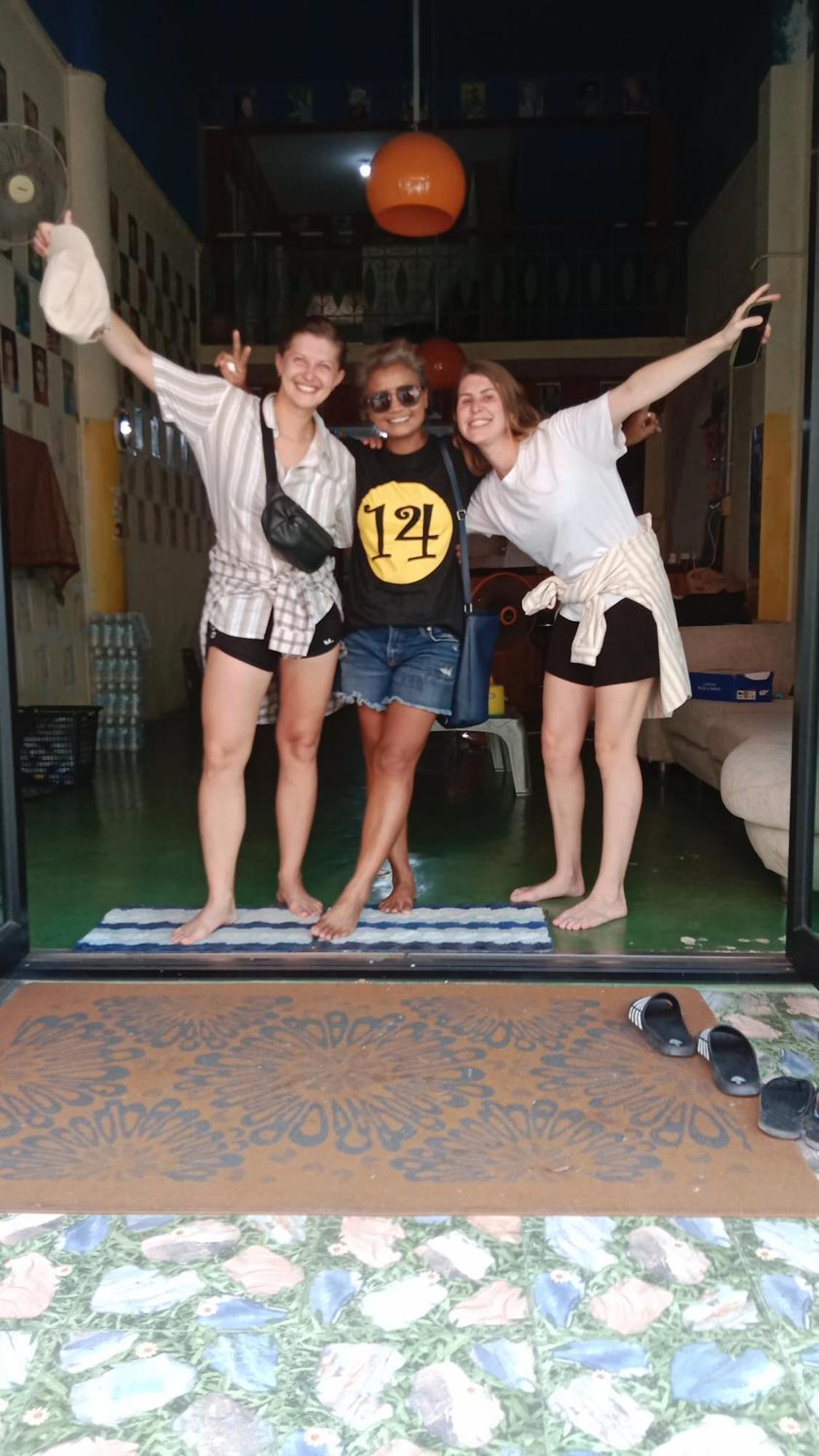 Banphe​ Hostel Екстериор снимка